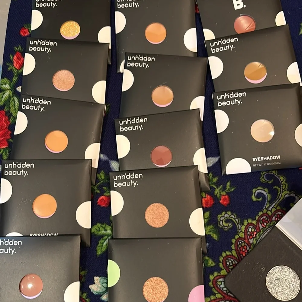 Unhidden Beauty Eyeshadow NWT Unsealed You Get 13 Shadows